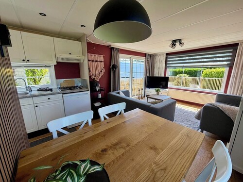 Charming chalet in quiet Goedereede - close to the beach and surrounded by nature