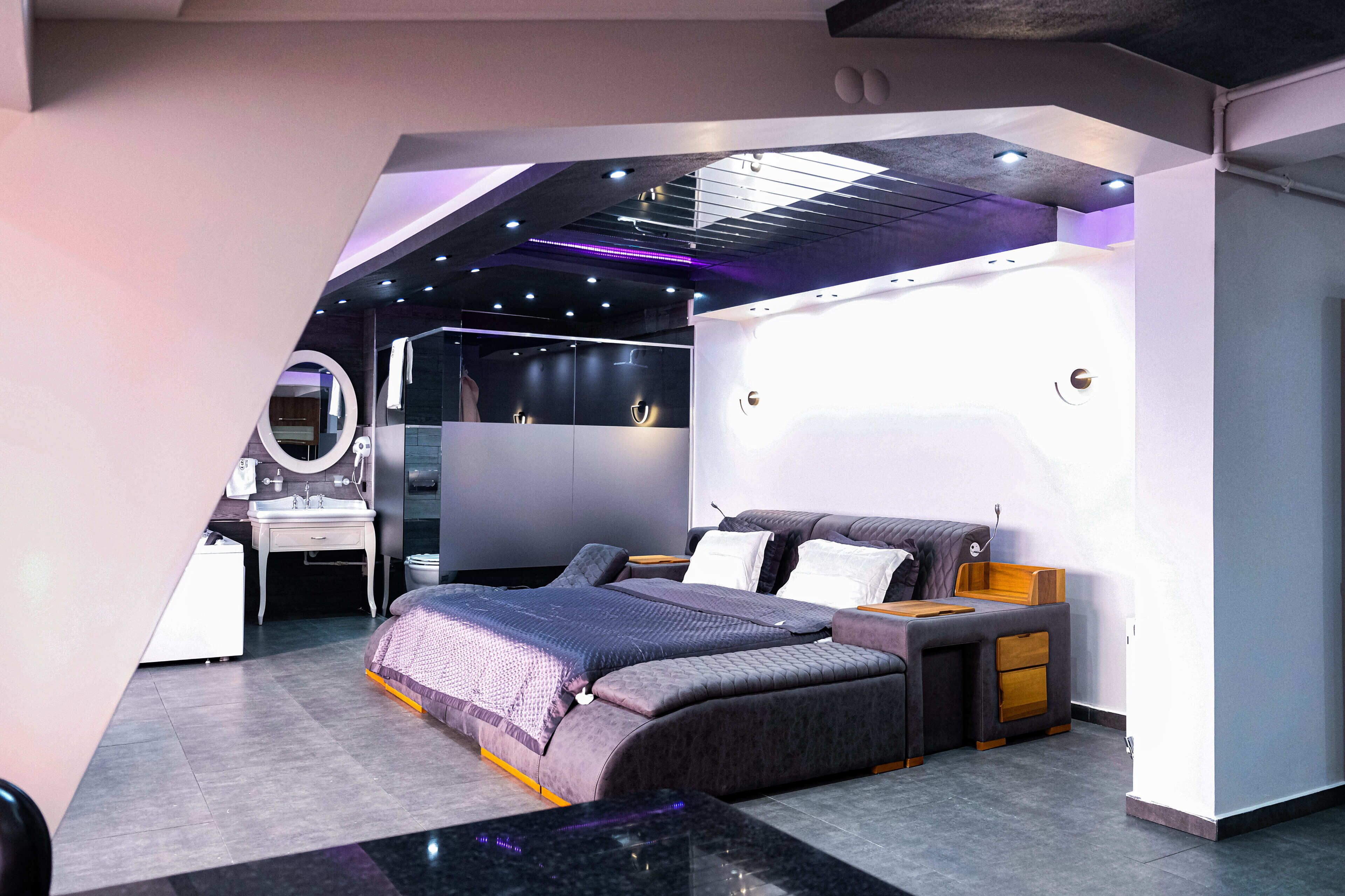 Suite monolocale Premium, 1 letto king, vista città | Tende oscuranti, ferro/asse da stiro, Wi-Fi gratuito