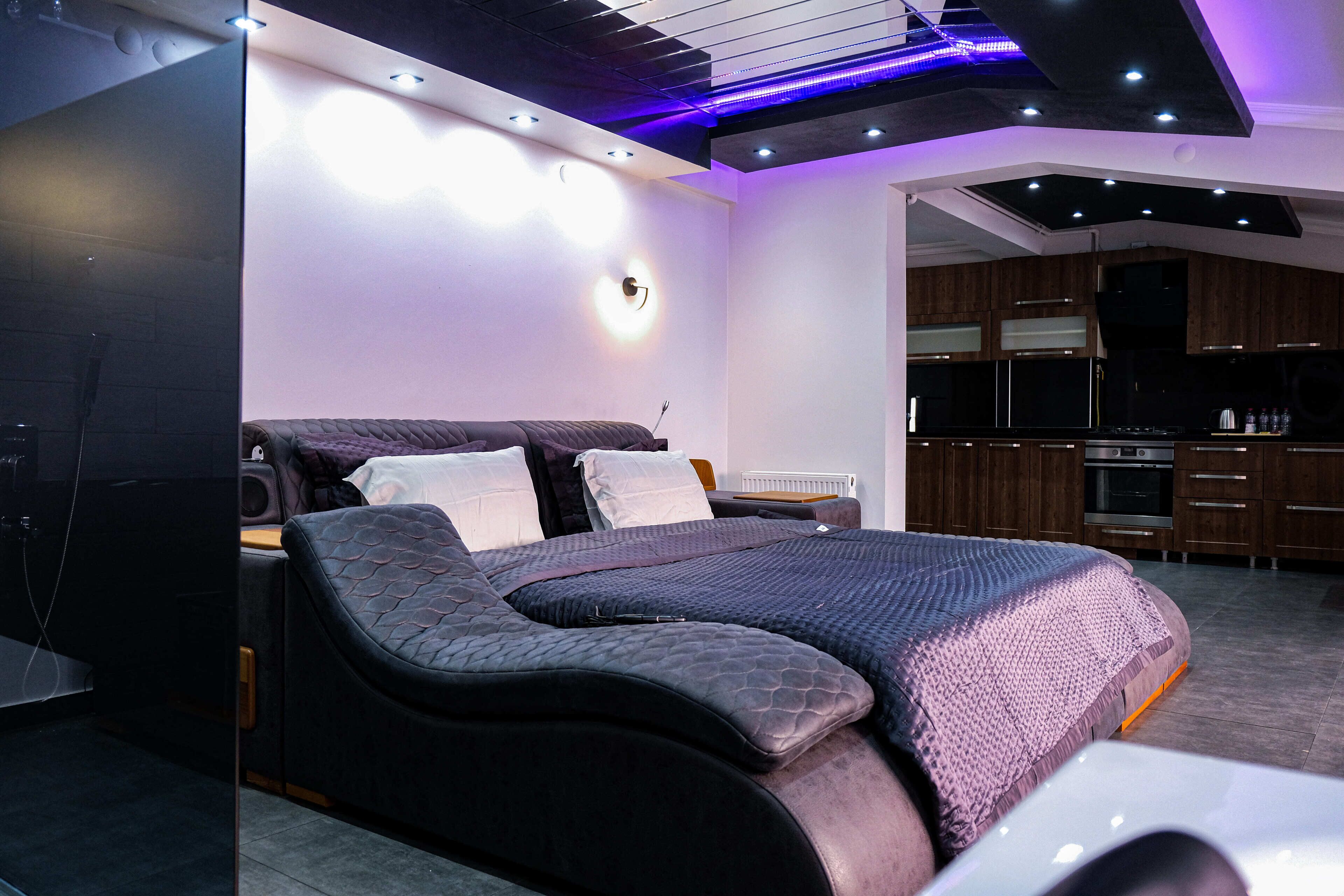 Studiosvit Premium - 1 kingsize-säng - utsikt mot staden | Mörkläggningsgardiner, strykjärn/strykbräda och gratis wi-fi