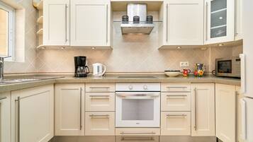 Coffee/tea maker, fridge, microwave, oven