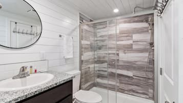 Shower, towels, shampoo