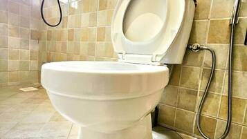 Bathtub, free toiletries, slippers, towels