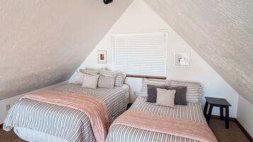 2 bedrooms, iron/ironing board, free WiFi, bed sheets