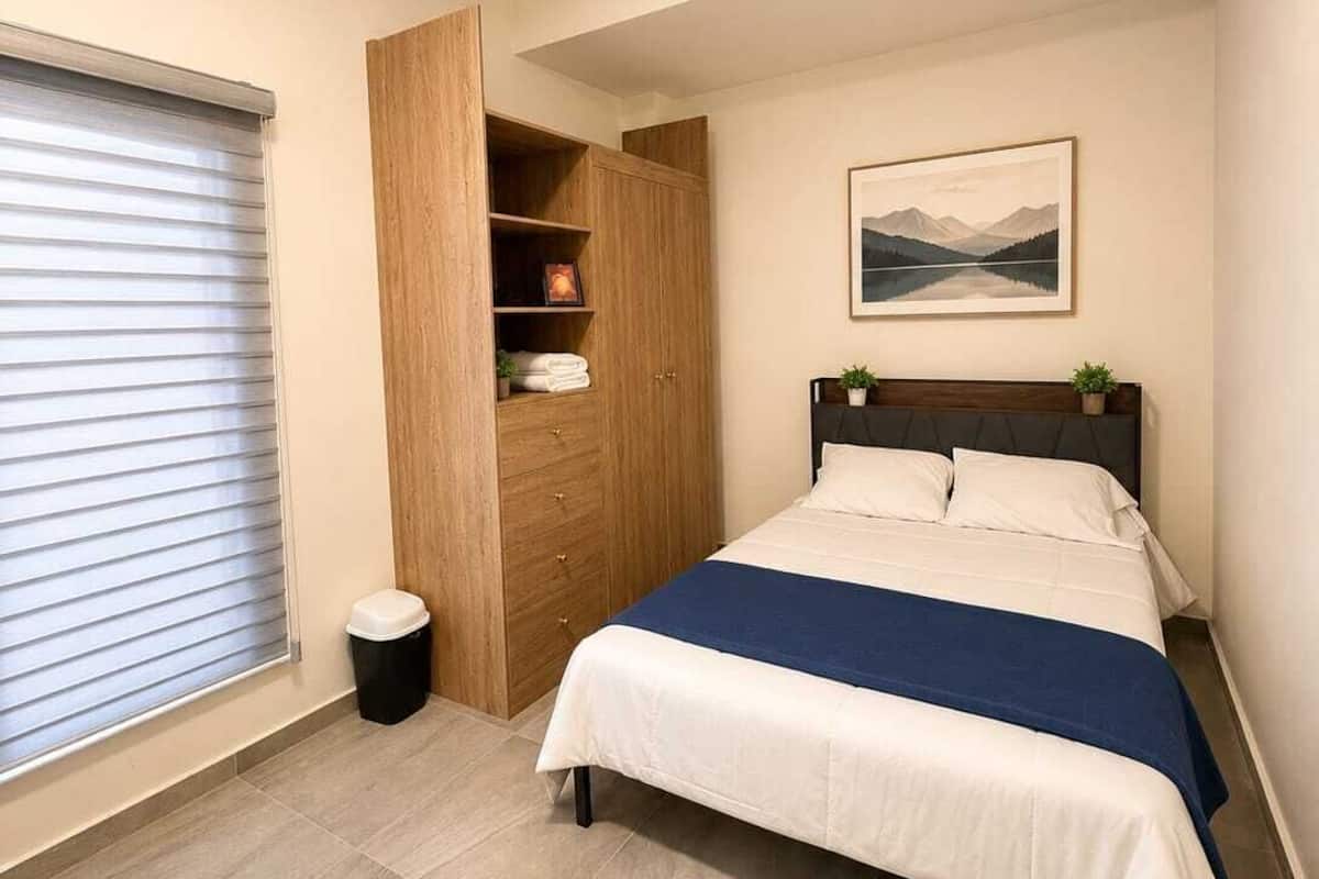 Espace de travail pour ordinateurs portables, fer et planche à repasser
