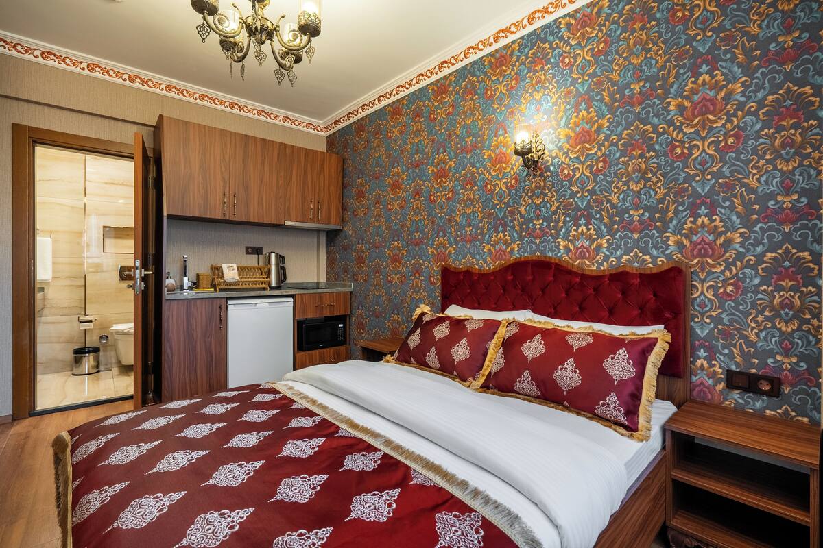 Deluxe Room, City View | Meja, ruang kerja komputer riba, langsir/tirai gelap terus 