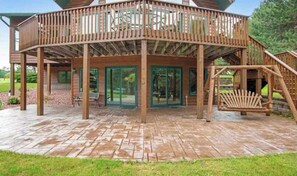 Exterior - Dog-Friendly Lakefront Escape: Dock, Firepit, Game (Eagle River)