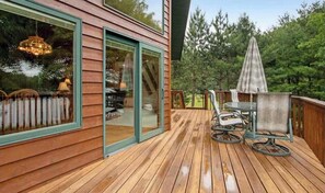 Outdoor dining - Dog-Friendly Lakefront Escape: Dock, Firepit, Game (Eagle River)