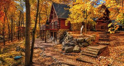 Lonesome Moose Lodge: Luxury Lakefront Retreat with Trail Access