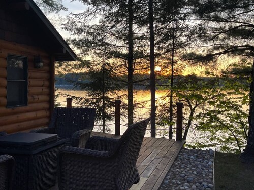 Cozy Fitz Cabin on Big Arbor Vitae Lake