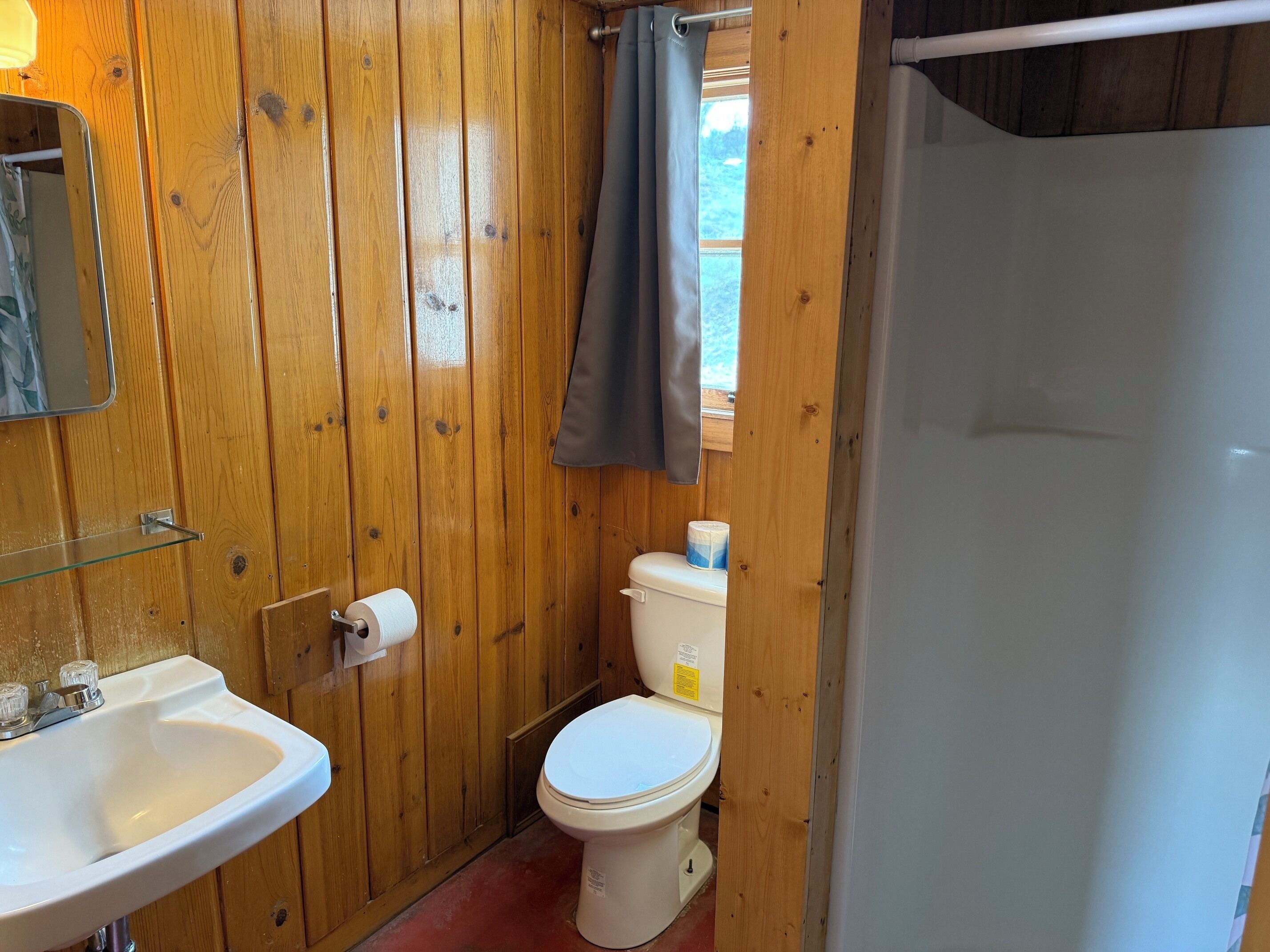 Douche, savon, papier toilette