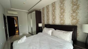 Luxury Apartment, 1 Bedroom, Balcony, City View | Premium bedding, down comforters, individually decorated