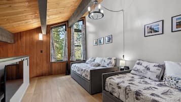 2 bedrooms, desk, free WiFi, bed sheets