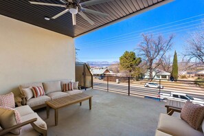Terrace/patio - Bryce Canyon - New, Downtown! Pool, Hot Tub, Game room. Close to Zion & Bryce (Hurricane)