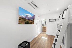 Interior - Bryce Canyon - New, Downtown! Pool, Hot Tub, Game room. Close to Zion & Bryce (Hurricane)