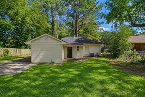 Exterior - Decatur Executive Residential Stay | Sleeps 11 (Atlanta)