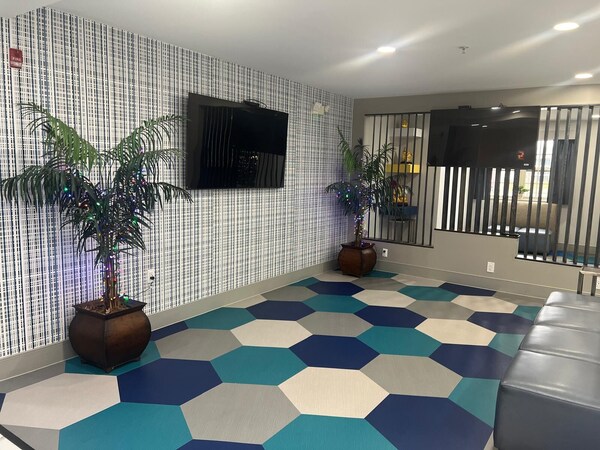 Micro Hotel - Conyers, GA