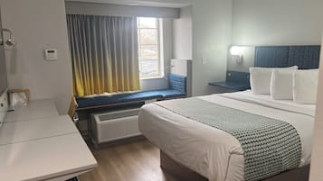Single Room | Desk, laptop workspace, iron/ironing board, free WiFi