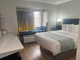 Single Room | Desk, laptop workspace, iron/ironing board, free WiFi