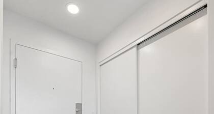 NEW | 2 Bed | Pull out Sofa | UG Parking | AC