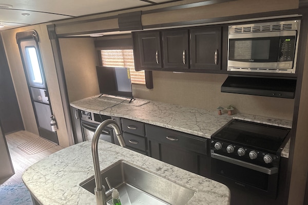Fridge, microwave, oven, stovetop