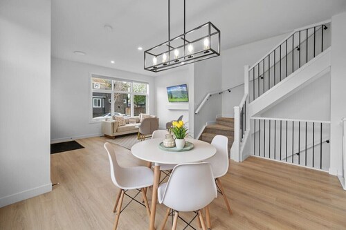 12 Guests | 2 King Beds | Ping Pong| 6 BR| Garage