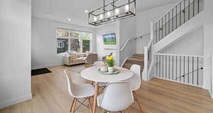 12 Guests | 2 King Beds | Ping Pong| 6 BR| Garage