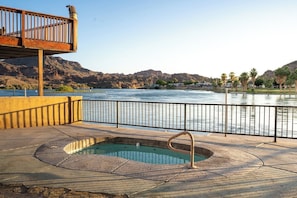 Outdoor spa tub - Palm 1 | River Views, Private Dock & Boat Launch (Parker)