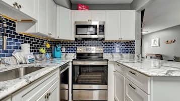 Fridge, microwave, stovetop, dishwasher