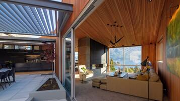 Villa, 5 Bedrooms, Mountain View | Outdoor dining