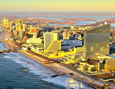 Beautiful Brigantine Beach Beach Block Condo--2 Bed--2 Bath