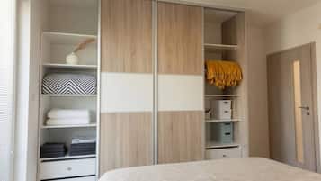 1 bedroom, desk, iron/ironing board, free WiFi