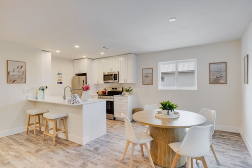 Sanibel Arms A8 | Gorgeous Residence| Steps to Beach | Boat Dock