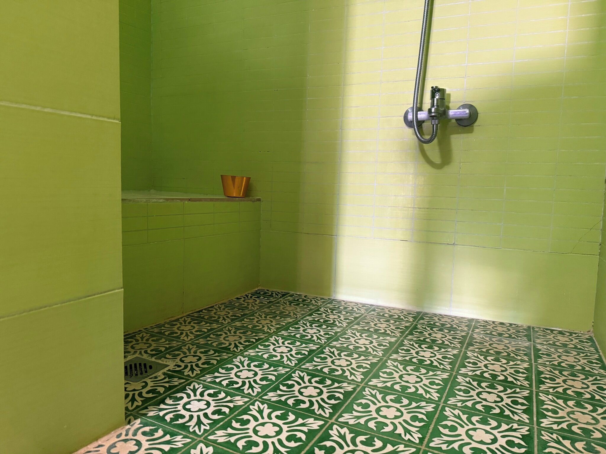 Dusche, Haartrockner, Bidet, Handtücher