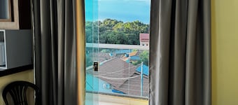 Premium accommodation, comfortable and well located.