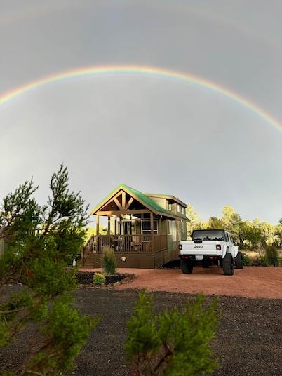Rocky Rim Cozy Cabin
