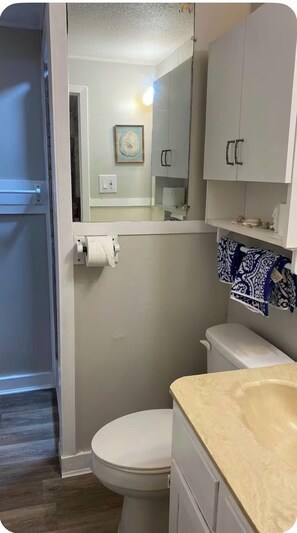 Bathroom - Charming Efficiency Unit w/Cool AC in Aransas Pass (Aransas Pass)