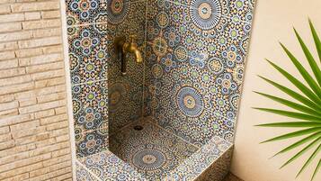 Dusche, Handtücher, Seife, Toilettenpapier