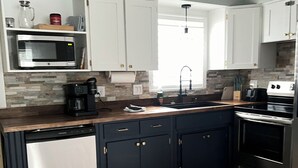 Kaffetrakter/tekoker, kjøleskap, mikrobølgeovn og ovn