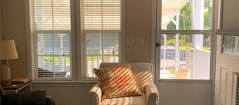 Cozy 1-bedroom mobile home in charming Leesburg 55+ community