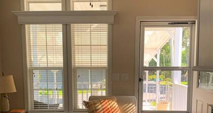 Cozy 1-bedroom mobile home in charming Leesburg 55+ community