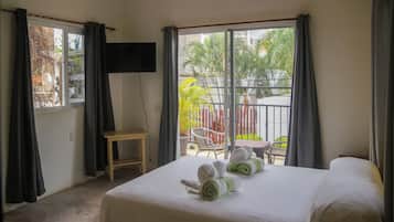 Quadrupla Standard, 2 letti matrimoniali, animali ammessi, vista piscina | Wi-Fi gratuito, lenzuola