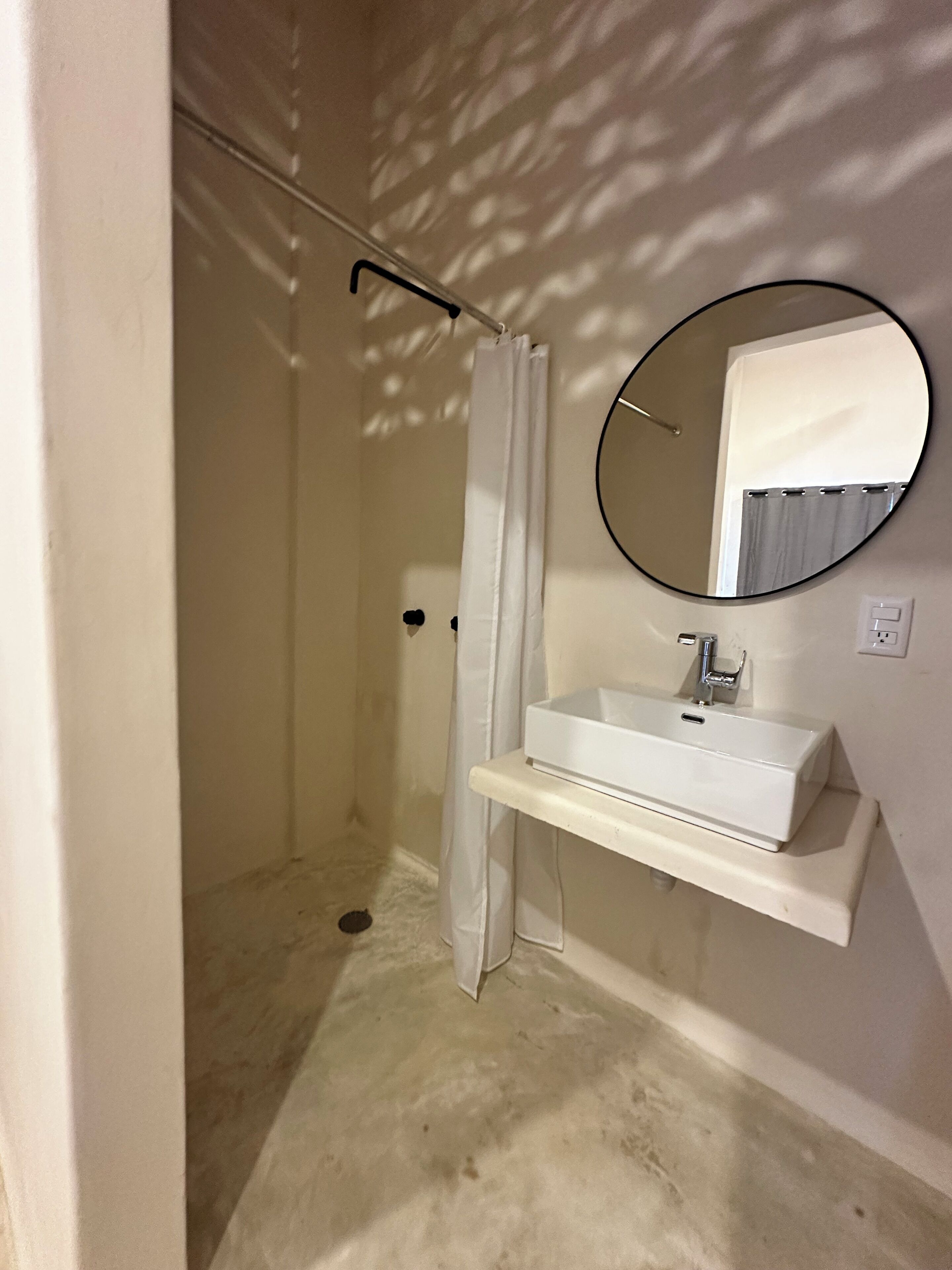 Basic Suite, 1 Queen Bed, Pets Allowed, Poolside | Bathroom | Towels, soap, toilet paper
