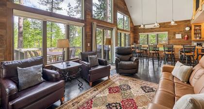 Hot tub+ Side-by-side & Snowmobile trails+ 5 beds