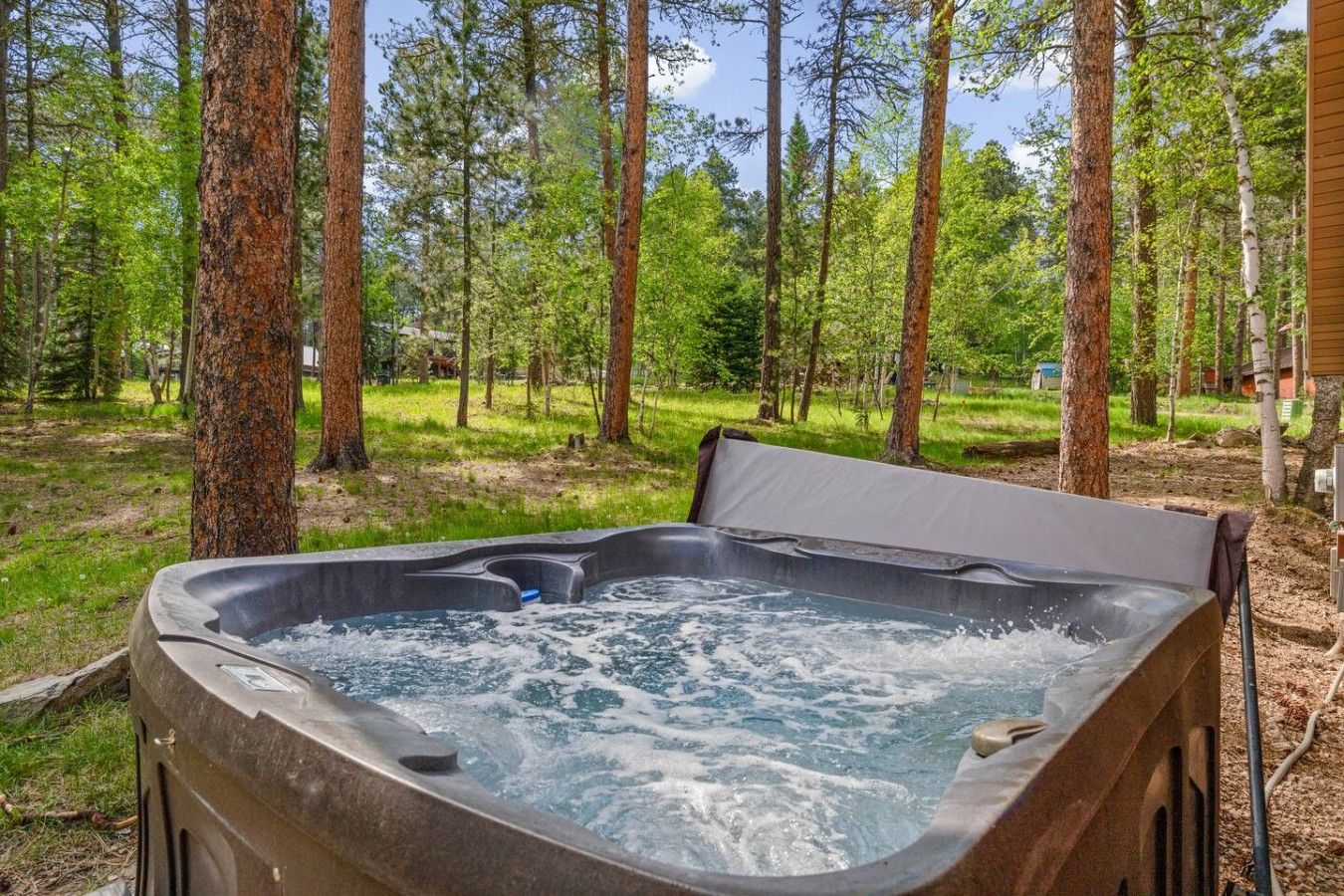 Bañera de hidromasaje al aire libre