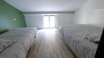 WiFi, bed sheets