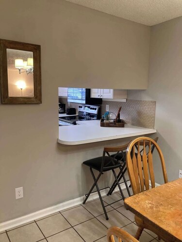 Cozy 2 Bedroom - 1.5 Bath Apartment - Bryant 2