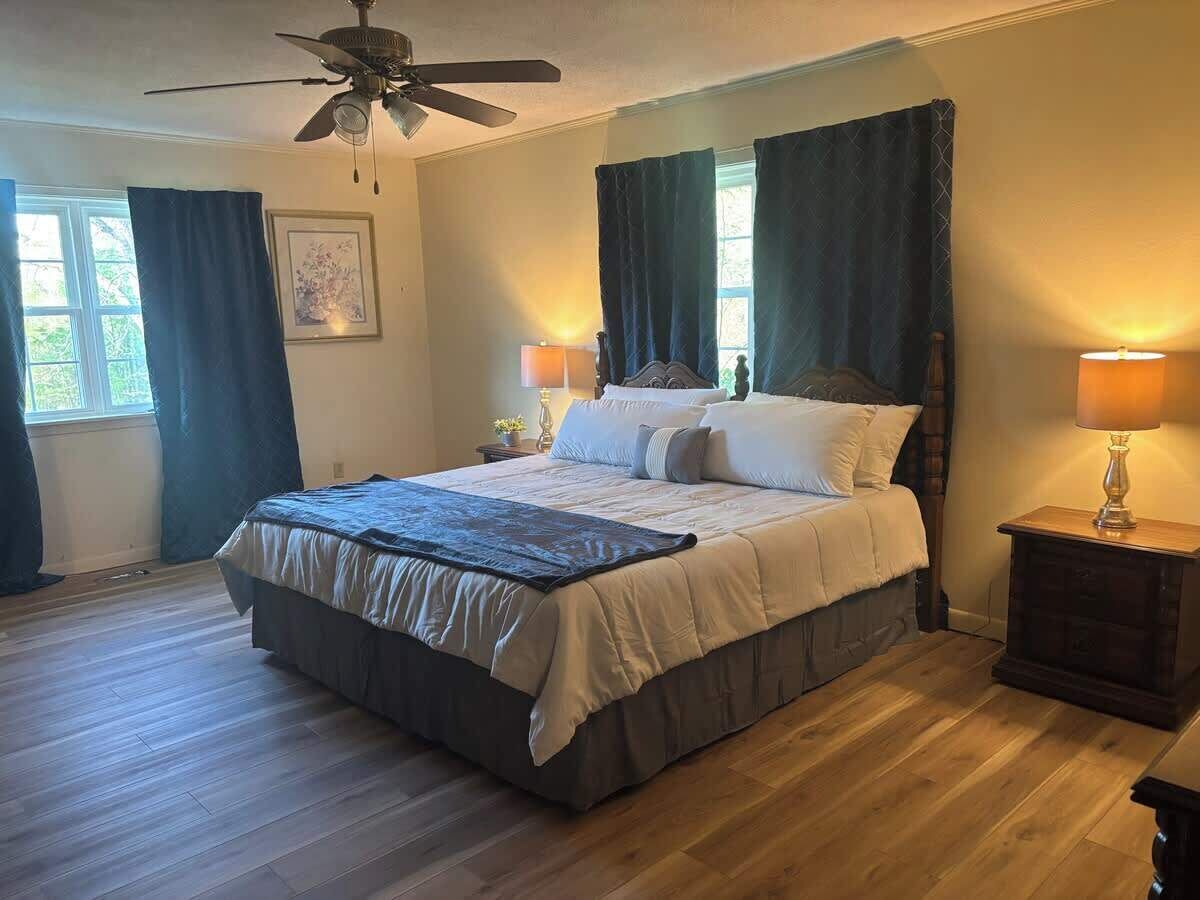 4 bedrooms, WiFi, bed sheets