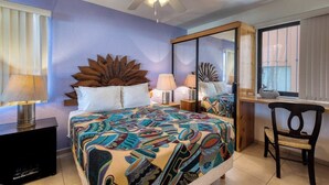 A bedroom with a bed, a desk, a chair, a ceiling fan, and a window. - Charming Golf-view Condo With Pool, Hot Tub, Terrace & Wifi (San José del Cabo)