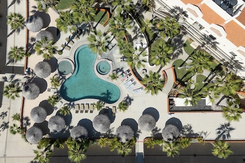 Charming Golf-view Condo With Pool, Hot Tub, Terrace & Wifi