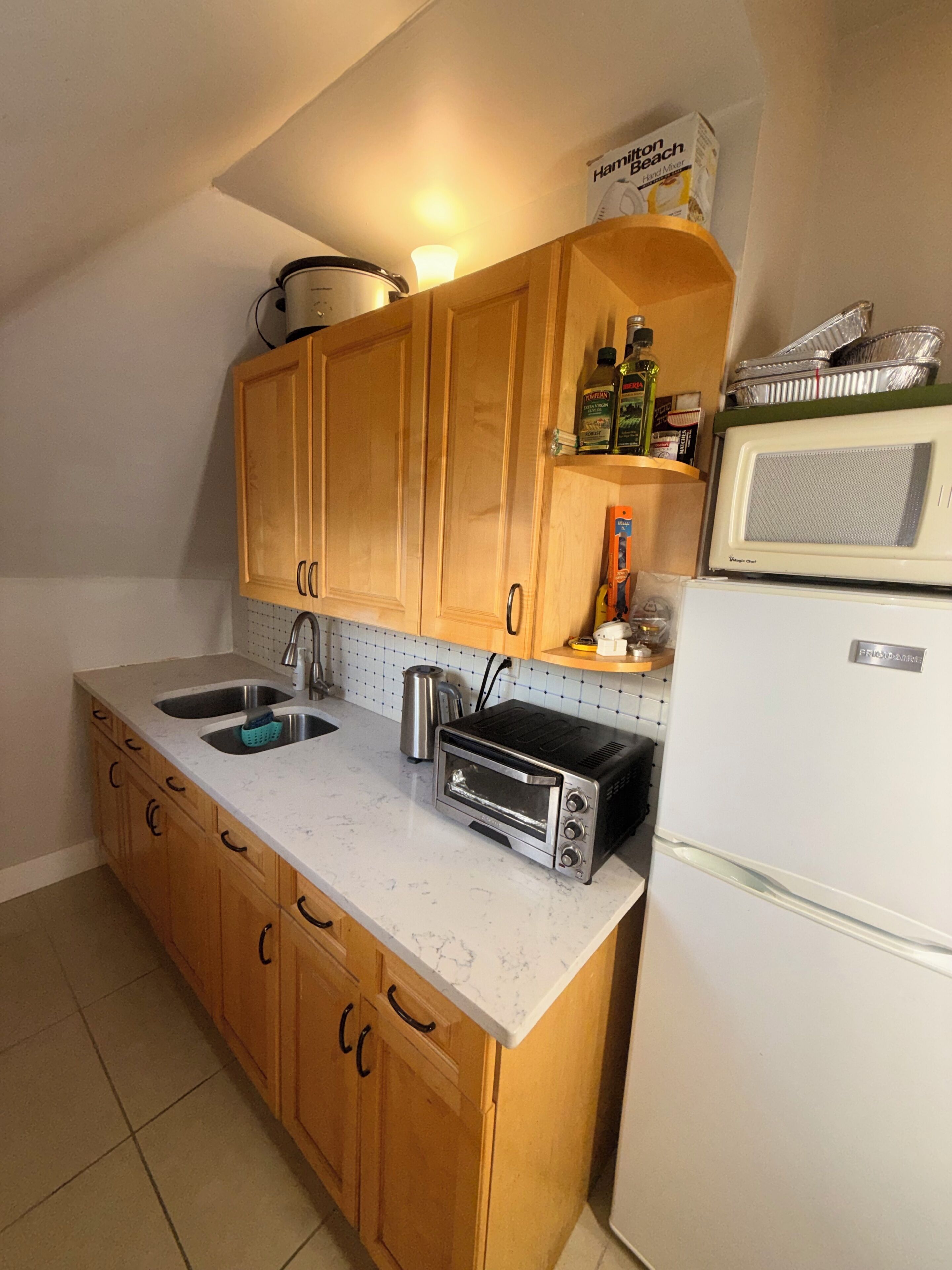 Kühlschrank, Mikrowelle, Wasserkocher, Toaster